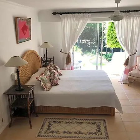 Sleeps 10 Pool Air Con Wifi Vila