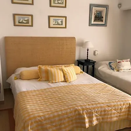 Sleeps 10 Pool Air Con Wifi